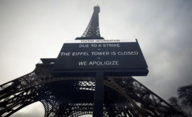 Эйфелева башня снова принимает туристов после забастовки работников