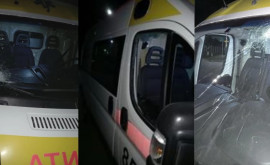 Incident șocant Echipajul unei ambulanțe a fost atacat