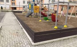 В одном из дворов на Буюканах появилась новая детская площадка