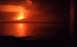 Un vulcan de pe o insulă nelocuită din arhipelagul Galapagos a intrat în faza de erupţie