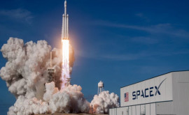 SpaceX construieşte o reţea de sute de sateliţi spion în baza unui contract secret 