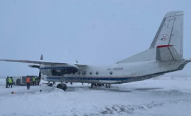 На Камчатке самолет застрял в снегу
