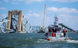 Мост в Балтиморе разрезан на части На место происшествия доставлен огромный кран