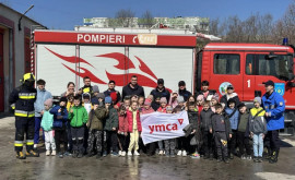 Hubul YMCA Moldova a organizat o vizită la Detasamentul Pompieri și Salvatori cu copiii localnici și refugiați