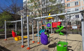Bucurie pentru copii Un nou teren de joacă a apărut în sectorul Buiucani