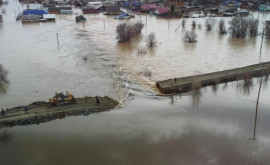 В российском городе Орск изза паводка прорвало дамбу