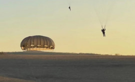 Militarii români și moldoveni vor efectua salturi cu parașuta la Bălți