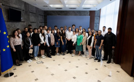 Молодежь рома приняла участие в дискуссии с депутатами парламента