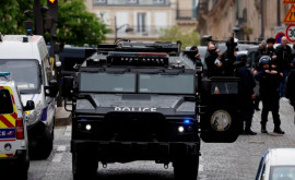 Паника в Париже после того как мужчина угрожал взорвать консульство Ирана