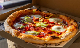 Fără pizza la pachet după miezul nopții unde vor să interzică livrările la ore tîrzii