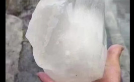 În China a plouat cu grindină aproape de mărimea unei mingi 