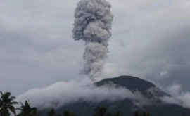 В Индонезии началось извержение вулкана Ибу