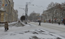 Cum se circulă în Chișinău în urma ninsorii abundente 