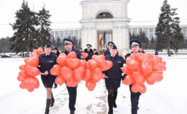 Полицейские в День влюбленных дарили любовь