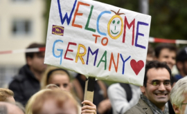 Власти Германии хотят контролировать мобильники беженцев