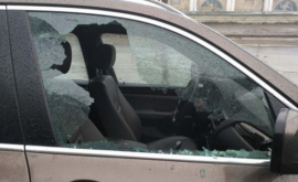 Șia găsit mașina cu geamul spart VIDEO