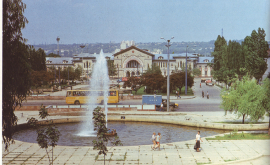 Havuz din Chișinău cu curcubeu deasupra întotdeauna FOTO