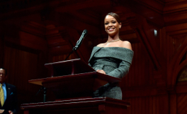 Rihanna încîntată de premiul decernat de Harvard