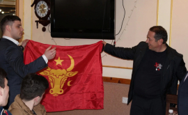 Drapelul Moldovei Mari a fost readus la Cernăuți FOTO