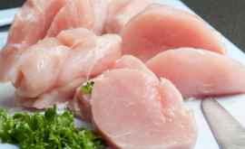 De ce nu este bine să speli carnea de pui înainte de a o prepara