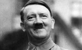 Pictura lui Hitler a fost afișată în cardul unei expoziții FOTO