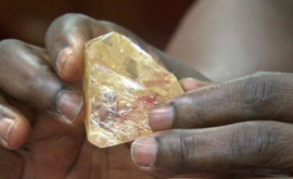 Un pastor din Sierra Leone a descoperit un diamant gigant
