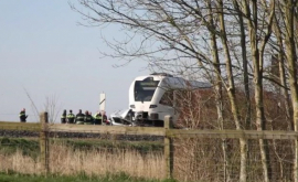В Нидерландах произошло столкновение поезда и автомобиля ВИДЕО