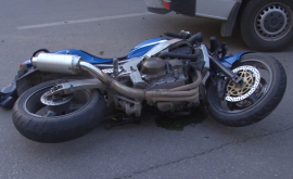 Un motociclist în stare de ebrietate avansată a fost accidentat