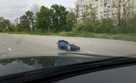 Se caută un motociclist care a lovit în plin o fată pe bulevardul Dacia VIDEO