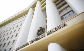 Здание парламента попало на обёртки молдавских конфет ФОТО