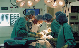 Șocant Un chirurg a luat la bătaie în timpul operației asistenta sa VIDEO