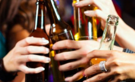 Propunerea PSRM interzicerea vînzării de alcool tinerilor sub 21 de ani