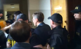 Momentul în care Dorin Chitoacă a ieșit din birou escortat de polițiști VIDEO