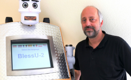 Первый в мире роботсвященник будет благословлять прихожан ВИДЕО