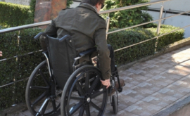 Около 600 человек с ограниченными возможностями получат инвалидные кресла