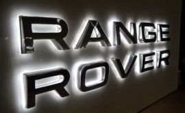 Faceţi cunoştinţă Velar al patrulea reprezentant al familiei Range Rover
