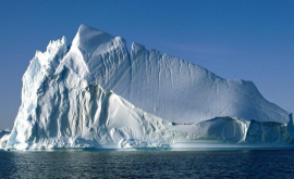 Un aisberg gigant sa desprins de Antarctica