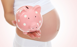 Se schimbă regulile privind acordarea indemnizațiilor de maternitate