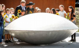 В Амстердаме открыли мемориал жертвам катастрофы MH17