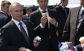 Путин угостил министров мороженым ВИДЕО