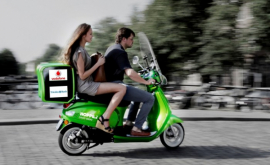 Taxi ecologic pe scutere electrice FOTO