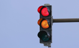 Un semafor defect la o intersecție din capitală