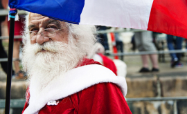 Всемирный конгресс СантаКлаусов приносит праздничное настроение ФОТО