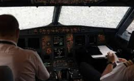 Украинский пилот вслепую посадил авиалайнер побитый градом ВИДЕО