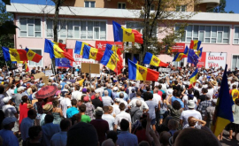 Митинг против смешанной избирательной системы проходит в Кишиневе