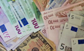 Dealeri valutari Aprecierea monedei euro explică deprecierea dolarului față de leu 