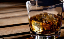 Un chinez a plătit 9999 de franci elvețieni pe un pahar cu whisky