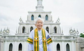 91летняя женщина самая пожилая выпускница университета в Таиланде