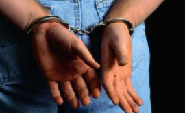Un polițist din CiadîrLunga a fost reținut pentru perceperea taxelor ilegale