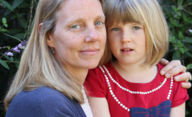 Материнская любовь спасла дочь от аутизма ВИДЕО